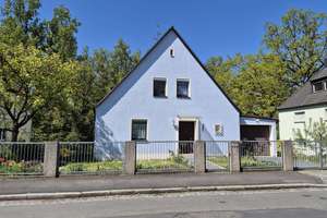 Wohnen am Wiesengrund – gepflegtes Familienhaus mit Wintergarten und Gartenidylle – Die vollständige Adresse der Immobilie erhältst du vom Anbieter., 90763 Südstadt Weikershof, Fürth – Vorschaubild 1