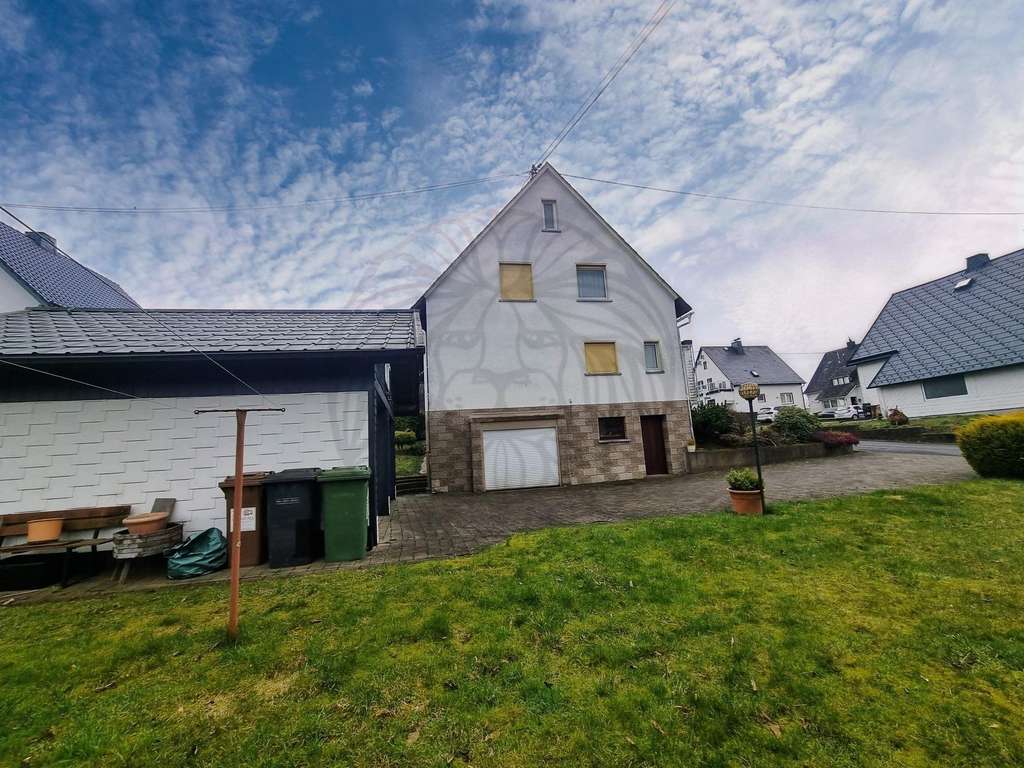 Immobilie in Rennerod - Rennerod/OT "Handwerker aufgepasst" Einfamilienhaus mit Garagen und Garten - Bild 3