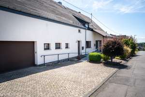 Großzügiges Wohnhaus mit vielseitigen Nutzungsmöglichkeiten in bevorzugter Lage von Höhn – Die vollständige Adresse der Immobilie erhältst du vom Anbieter., 56462 Höhn – Vorschaubild 1