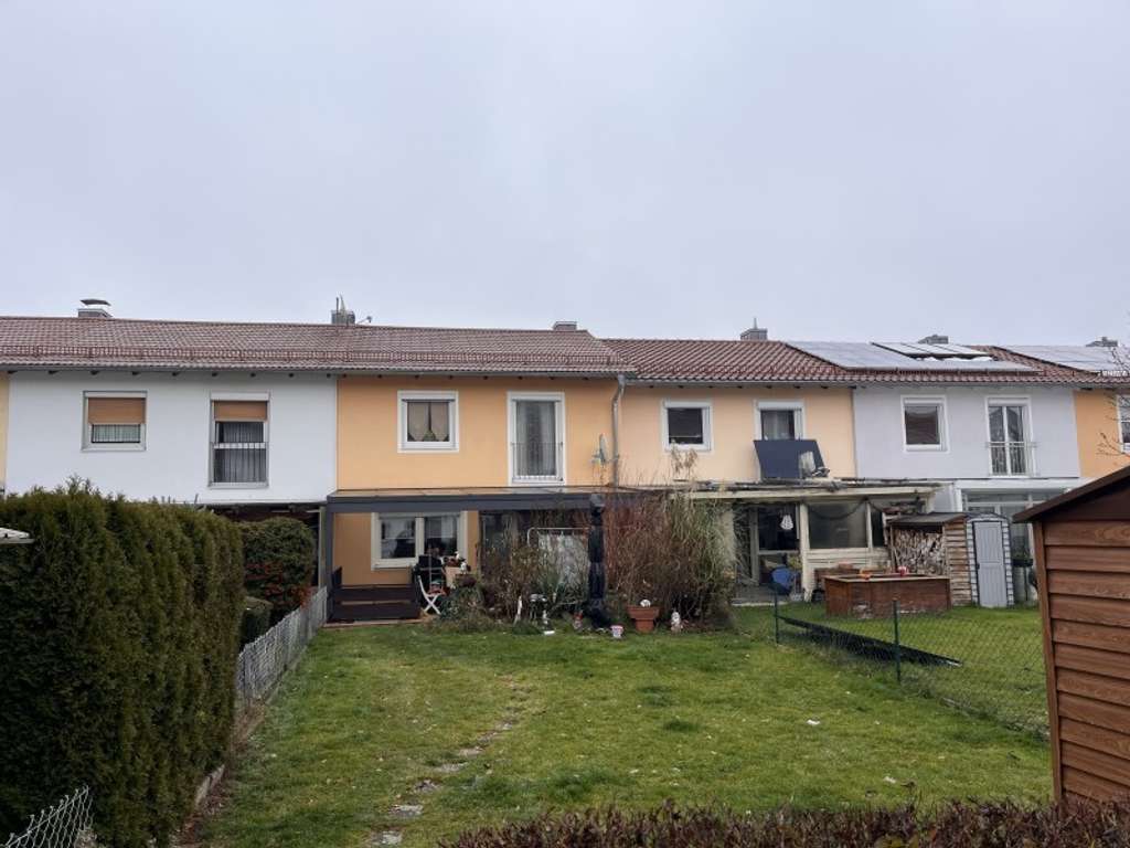 Immobilie in Neutraubling - Rendite 3,6%! Vermietetes 4-Zi. Reihenmittelhaus in Neutraubling  - Bild 0