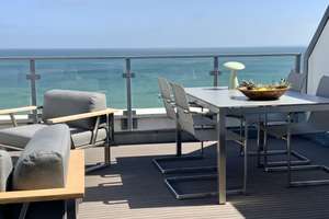 ++ LOGENPLATZ ÜBER DEN WELLEN ++ Penthouse mit zwei Dachterrassen, Pool & Garage! – Die vollständige Adresse der Immobilie erhältst du vom Anbieter., 23683 Scharbeutz – Vorschaubild 2