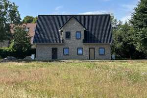 Energieeffiziente Doppelhaushälfte in ruhiger, strandnaher Lage / RECHTS – Die vollständige Adresse der Immobilie erhältst du vom Anbieter., 24398 Brodersby – Vorschaubild 3