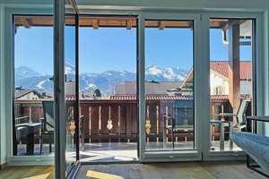 Hochwertige Reihenendhaus in zentraler Lage mit Garten und tollem Bergblick – Die vollständige Adresse der Immobilie erhältst du vom Anbieter., 82467 Garmisch-Partenkirchen – Vorschaubild 1