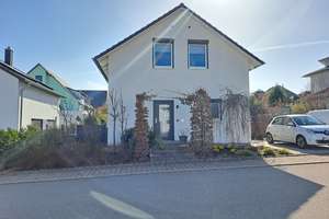 Provisionsfrei: Smartes Einfamilienhaus sucht neue Eigentümer – Die vollständige Adresse der Immobilie erhältst du vom Anbieter., 74363 Güglingen – Vorschaubild 2
