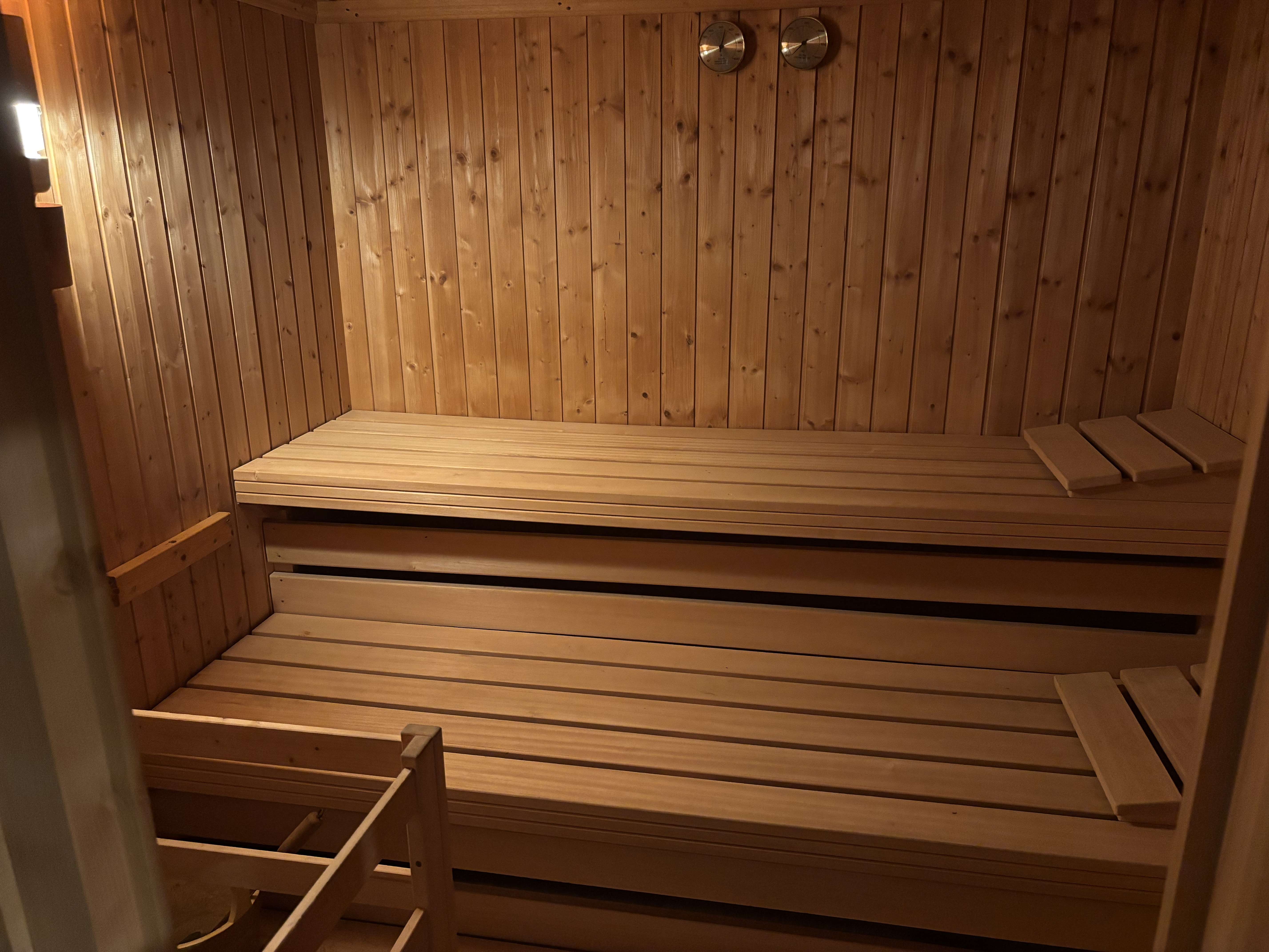 Immobilie in Kirchheim bei München - Ideal für Familien im Lindenviertel (6 Zimmer, Wärmepumpe, Solar, Garage, Garten, Balkone, Sauna) - Bild 2