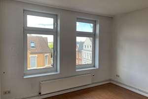 Sofortbezug! Helle 5-Zimmer-Altbauwohnung m. Balkon über den Dächern von Kiel zu kaufen. – Die vollständige Adresse der Immobilie erhältst du vom Anbieter., 24114 Südfriedhof, Kiel – Vorschaubild 9