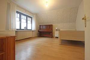 * Reetgedecktes Einfamilienhaus *
Garten * Vollbad * Terrasse* 2 Garagen * u.v.m * – Hamburg – Vorschaubild 7