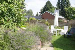 Wohnen mit Urlaubsflair – Modernisiertes Einfamilienhaus mit Gästehaus, Swimmingpool und traumhaftem – Straße 58 2, 13125 Karow, Berlin – Vorschaubild 6