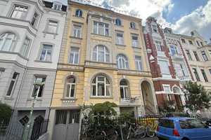 Charmante 3-Zimmer-Wohnung im Gründerzeithaus mit zwei Balkonen