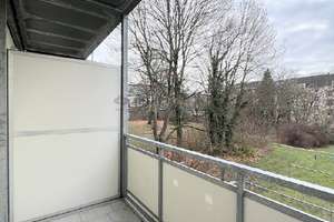 Sonnig. Hell. Perfekt für Singles – Wohnung mit Balkon – Carl-von-Ossietzky-Str. 20, 9126 Lutherviertel, Chemnitz – Vorschaubild 2