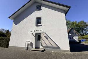 Zweifamilienhaus mit Garten nahe Ortskern Stukenbrock – Pfarrer-Huckschlag-Weg 13, 33758 Schloß Holte-Stukenbrock – Vorschaubild 3
