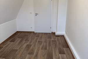 Modernisierte DG-Wohnung, 2-Zimmer-Küche, Bad in Mannheim-Luzenberg – Sandhoferstraße 28, 68305 Waldhof, Mannheim – Vorschaubild 4
