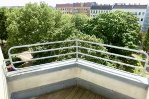 Sonnige, ruhige und renovierte 2-Zi-DG-Whg, EBK, Dachterrasse, Süd-Parkblick, im Sprengelkiez