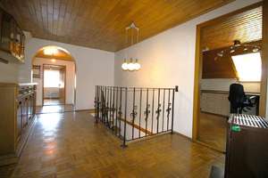 -RESERVIERT- Wohnhaus mit Einliegerwohnung, großem Grundstück und unterkellerter Garage – Die vollständige Adresse der Immobilie erhältst du vom Anbieter., 86853 Langerringen – Vorschaubild 3