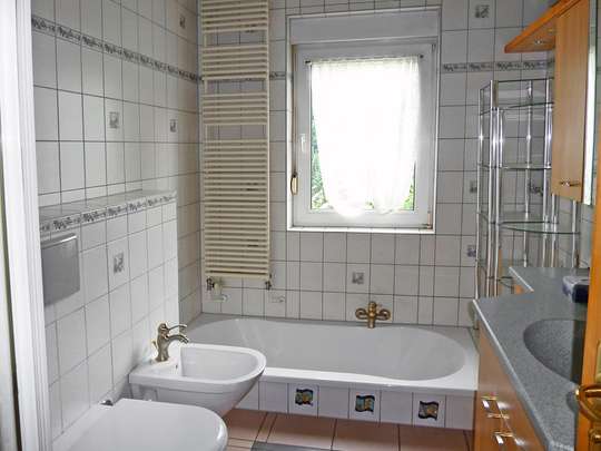 Bungalow mit Einliegerwohnung, Ausbaureserve und großem Garten in Rudow - Bild 13