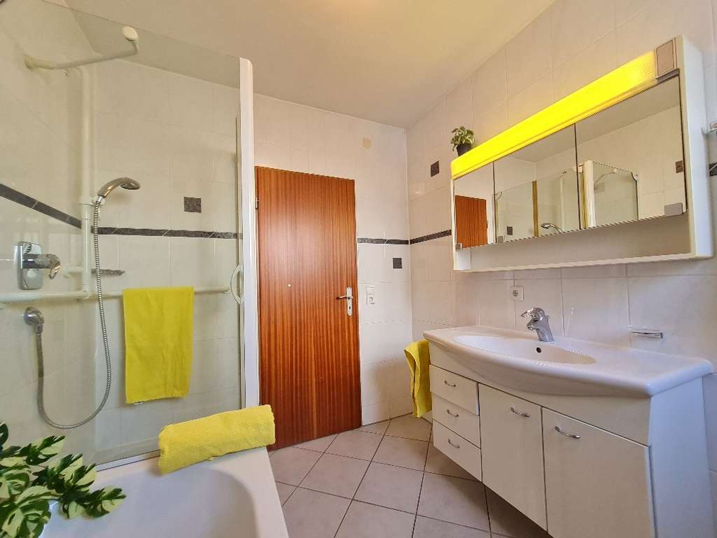 Immobilie in Notzingen - Solides Wohnhaus mit variablen Möglichkeiten - frei! - Bild 4