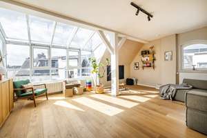 Charakterstark, lichtdurchflutet und außergewöhnlich:
DG-Wohnung mit  Dachterrasse am Isemarkt