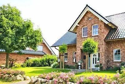 Neubau Landhaus auf Eigenland in Travemünde in ruhiger Seitenstraße