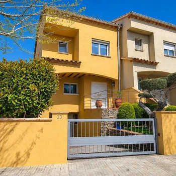 Freistehendes Haus mit Garten, privatem Pool und Garage in Palafrugell