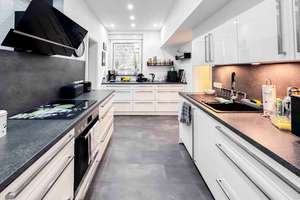 Exklusive DHH in Essen - Stilvoll modernisiert mit Kaminofen, Sauna und Gartenidylle – Die vollständige Adresse der Immobilie erhältst du vom Anbieter., 45277 Überruhr-Hinsel, Essen – Vorschaubild 9