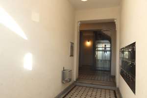 Weitblick mit Augenzwinkern – hier schaut nur die Sonne rein... – Die vollständige Adresse der Immobilie erhältst du vom Anbieter., 10245 Friedrichshain, Berlin – Vorschaubild 2