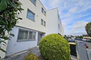 Geräumiges RMH in Großbottwar (teilmodernisiert) mit ELW und Tiefgaragenstellplatz zu verkaufen – Ludwigsburg (Kreis) – Vorschaubild 2