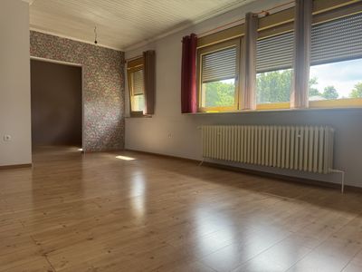 Zweifamilienhaus in Zossen: Ideal für Familien, mit Garage, Garten und einladendem Pool.
