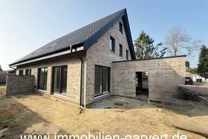 Vermietung – Neubau! Doppelhaushälfte mit Garten und Garage in ruhiger Lage von Bocholt-Suderwick – Die vollständige Adresse der Immobilie erhältst du vom Anbieter., 46399 Bocholt – Vorschaubild 1