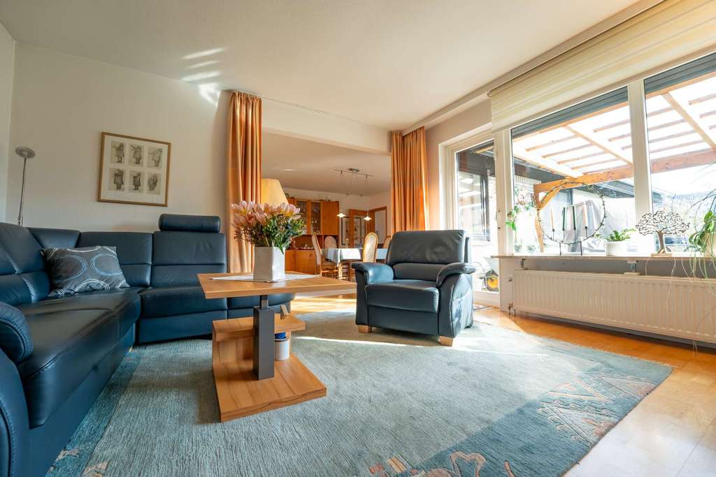 Immobilie in Mildstedt - Attraktiver Bungalow mit Südwest-Terrasse, Garage und großem Grundstück - Bild 3