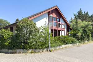 Großzügiges Einfamilienhaus im Split-Level-Stil mit Einliegeroption, Sauna und großem Garten