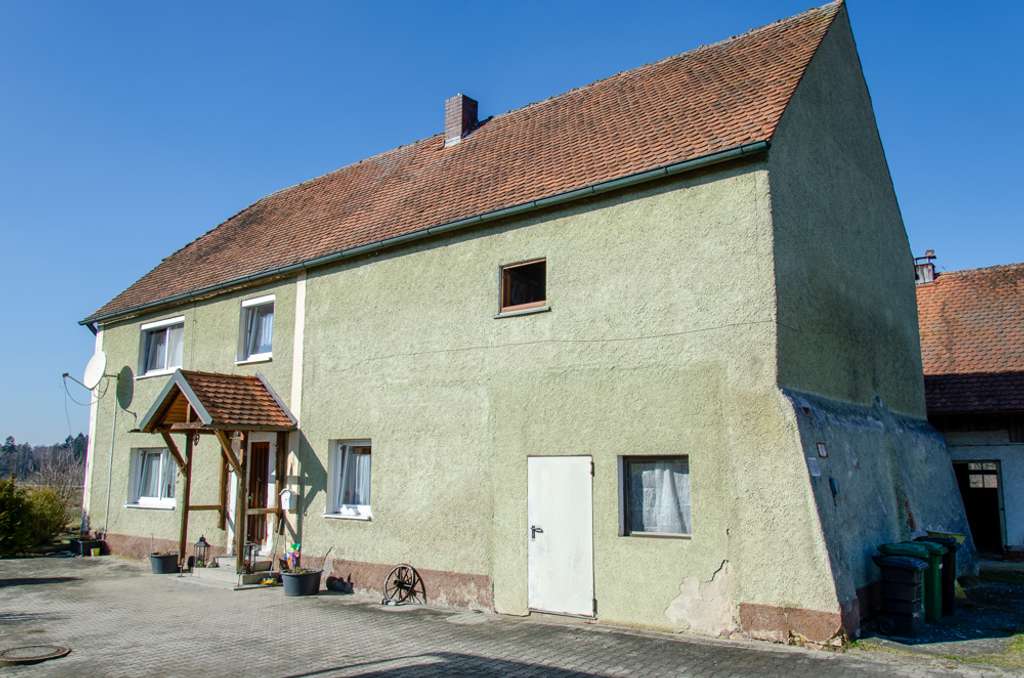 Immobilie in Vilseck - Gemütliches Haus mit Garage, Scheune und Entwicklungsmöglichkeiten - Bild 1