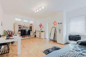 Großzügiges Mehrfamilienhaus mit Balkon, Garagen & Top-Lage - ideal für Familien oder Kapitalanleger – Die vollständige Adresse der Immobilie erhältst du vom Anbieter., 92224 Luitpoldhöhe, Amberg – Vorschaubild 2