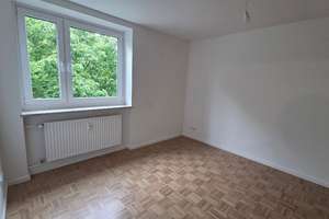 Helle 3-Zimmer-Wohnung mit Balkon und Aufzug  in Neuperlach! – Karl-Marx-Ring 53, 81735 Neuperlach, München – Vorschaubild 3