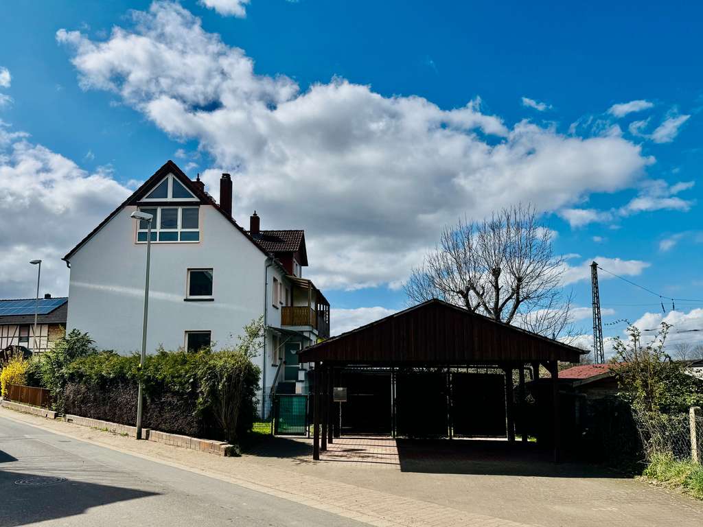 Immobilie in Gelnhausen - Doppelhaushälfte mit Potential, Garten und Carport - Bild 0