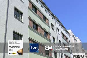 Denkmalgeschützter Altbau mit Charme: Helle 3-Zimmer-Wohnung mit Balkon