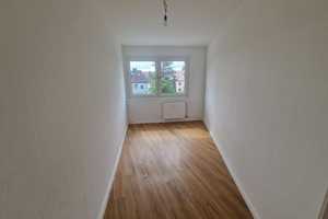 **FAMILIEN WILLKOMMEN**4-Zimmer-Wohnung // Balkon // 2.Etage // Bad mit Wanne // ab sofort – Ringstraße 47, 4209 Leipzig – Vorschaubild 6