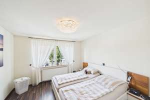 EE-Klasse A. Helles, modernes RMH, Garage, Stellplatz, TLB, EBK, Gäste WC, Balkon, Terrasse, Garten – Die vollständige Adresse der Immobilie erhältst du vom Anbieter., 73734 Berkheim, Esslingen am Neckar – Vorschaubild 13