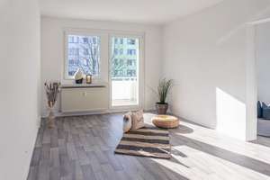 4-Raum-Wohnung mit Balkon und Tageslichtbad – Neefestr. 63, 9119 Kapellenberg, Chemnitz – Vorschaubild 1