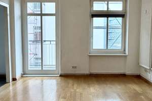 Bezugsfreie 1-Zimmer-Wohnung mit großem Balkon in Friedrichshain – Die vollständige Adresse der Immobilie erhältst du vom Anbieter., 10247 Friedrichshain, Berlin – Vorschaubild 1