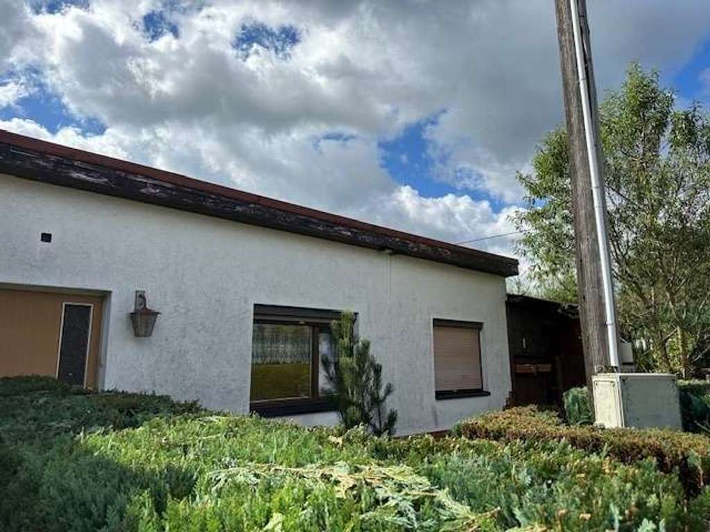 Immobilie in Oppurg - Schöner und massiver Wochenendbungalow in super Lage - Bild 1