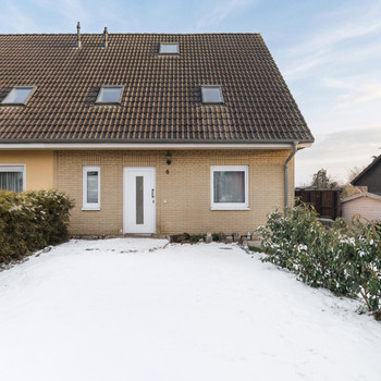 Zuhause im Grünen – Gemütliche Doppelhaushälfte mit Kamin und Garten