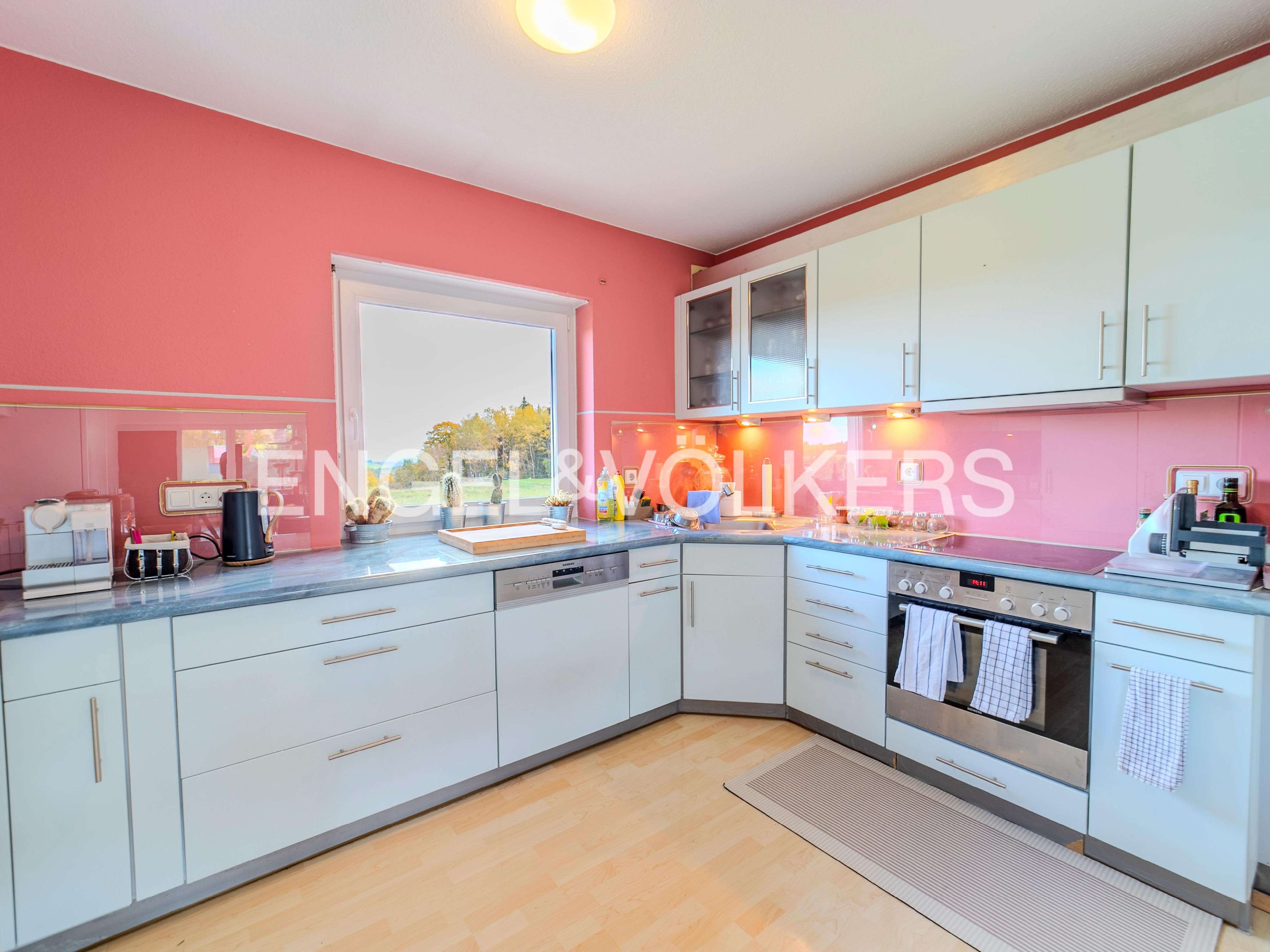 Immobilie in Bonndorf im Schwarzwald - Naturnahes Einfamilienhaus mit Blick ins Grüne - Bild 0