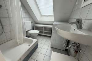 Möbliertes Dachgeschoss-Apartment mit ca. 30 m² in direkter Stadionnähe – Alter Militärring 15, 50933 Müngersdorf, Köln – Vorschaubild 6