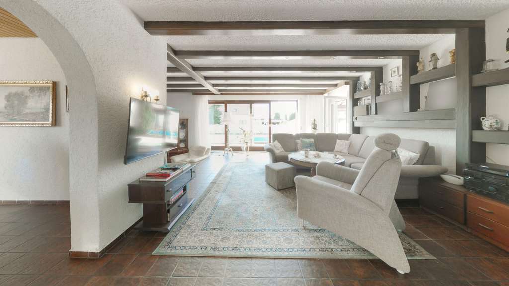 Immobilie in Nersingen - Großzügiges Einfamilienhaus mit 325 m² Wohnfläche, Wintergarten, Pool und Doppelgarage auf 980 m - Bild 2