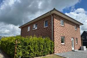 Stapel: Moderne Neubau-Erdgeschosswohnung mit Sonnenterrasse im Effizienzhaus A+ – Die vollständige Adresse der Immobilie erhältst du vom Anbieter., 25879 Süderstapel – Vorschaubild 2