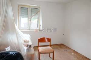 Familienfreundliches Reiheneckhaus mit großem Garten und zwei Garagen – Die vollständige Adresse der Immobilie erhältst du vom Anbieter., 93057 Konradsiedlung-Wutzlhofen, Regensburg – Vorschaubild 4