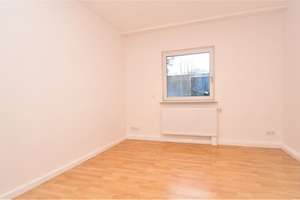 PETS ALLOWED IN FREE STANDING HOUSE! Refurbished in 2021, approx. 200 m², fenced in yard, and garage – 65199 Dotzheim, Wiesbaden – Vorschaubild 10