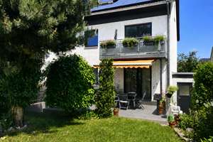 Modernisiertes Familienhaus mit Garten & Terrasse in geschützter Wohnstraße im Regensburger Süden