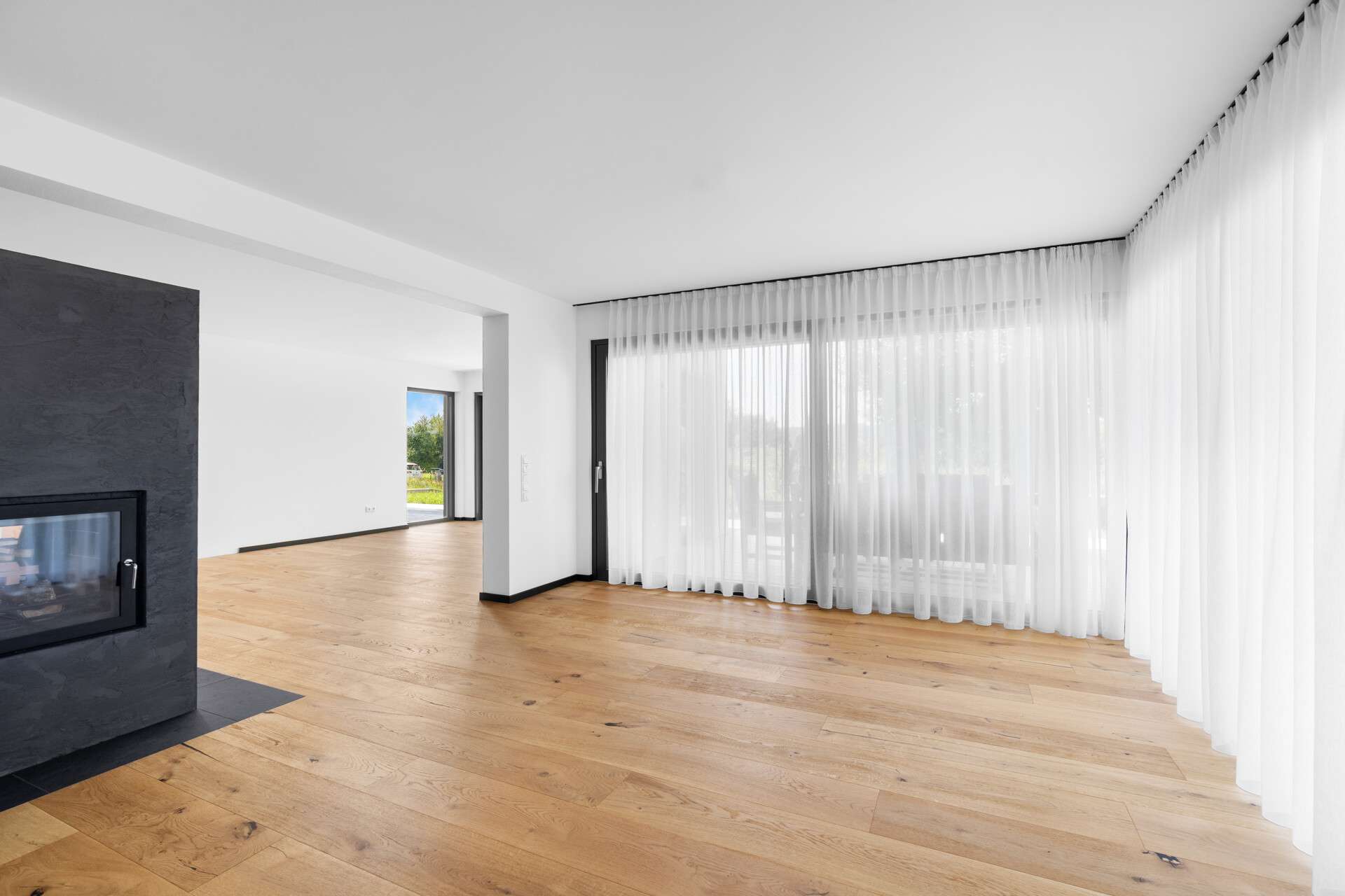 Immobilie in Rotthalmünster - Neuerbaute Landhausvilla für 1 - 2 Familien mit exklusiver Ausstattung in erhöhter und ruhigen Lage - Bild 1