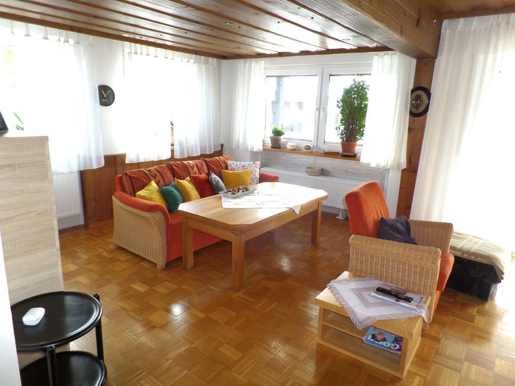 Immobilie in Murnau am Staffelsee - Für Eigennutzer/Kapitalanleger:Gepflegte 3,5 Zimmer-OG-Whg. mit großem S-Balkon in sehr ruhiger Lage - Bild 1